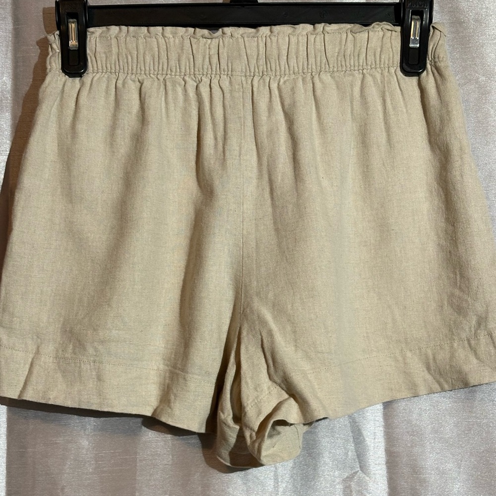 Women's Tan Shorts by Abercrombie & Fitch size small Linen